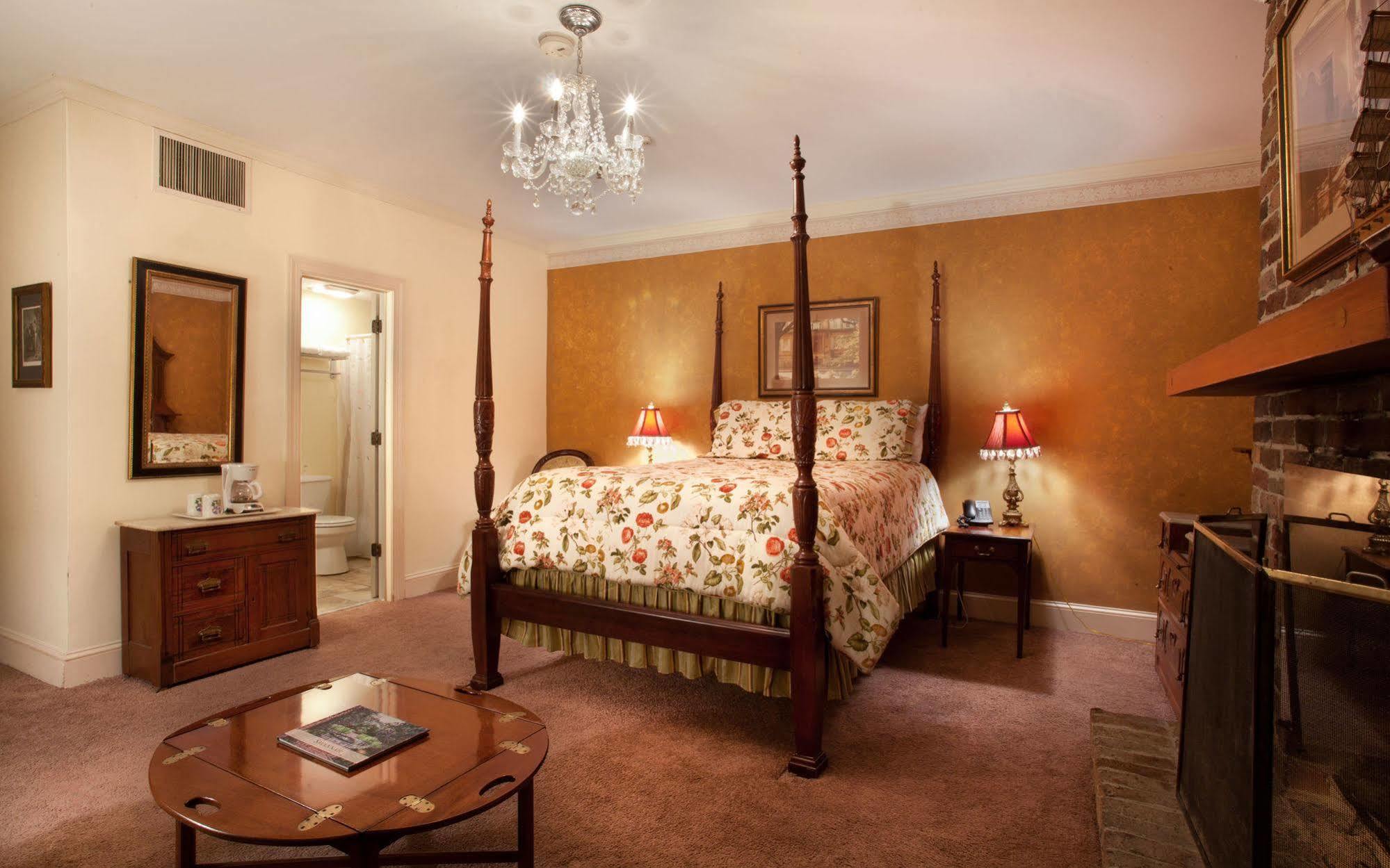Inn 17 Hundred 90 And Restaurant 3*