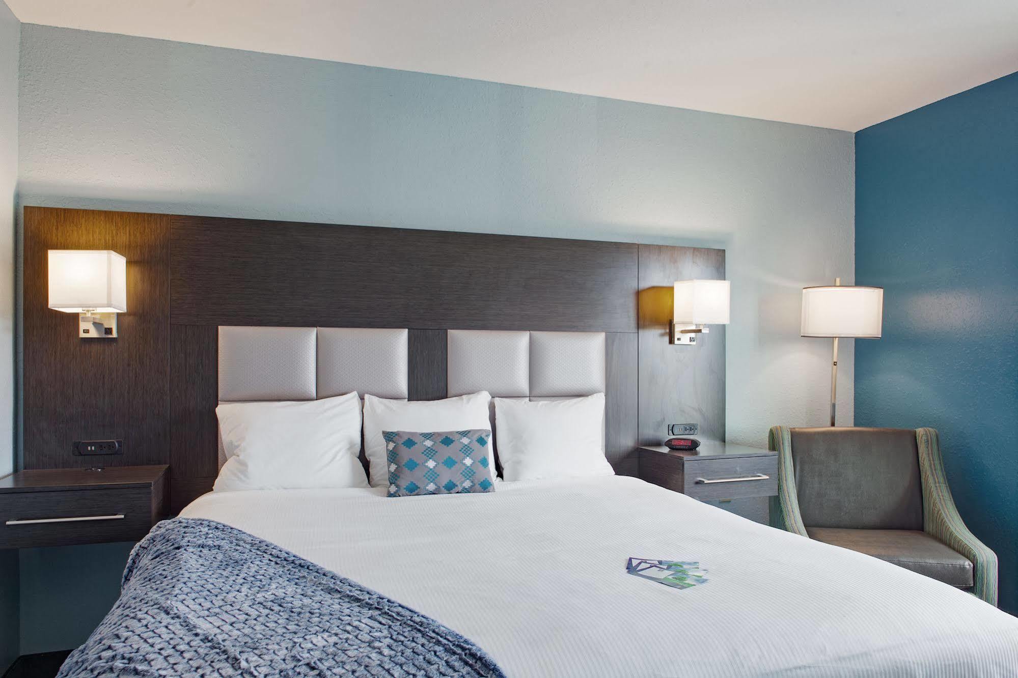 Iris Garden Hotel 2*