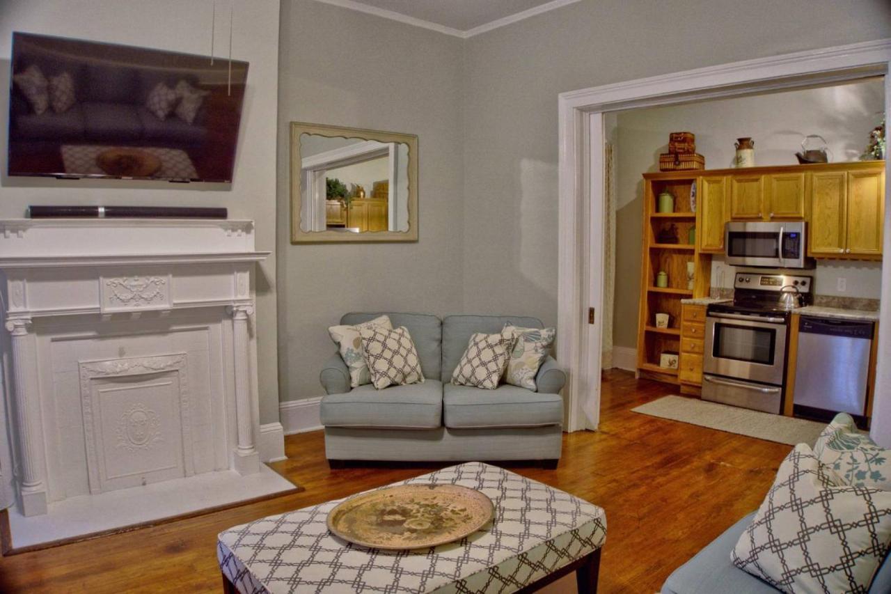 Beautiful 6 Bed, 5 Bath Historic Bed & Breakfast Savannah