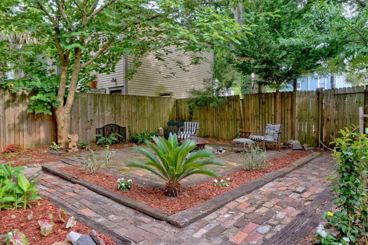 Beautiful 6 Bed, 5 Bath Historic Bed & Breakfast Savannah