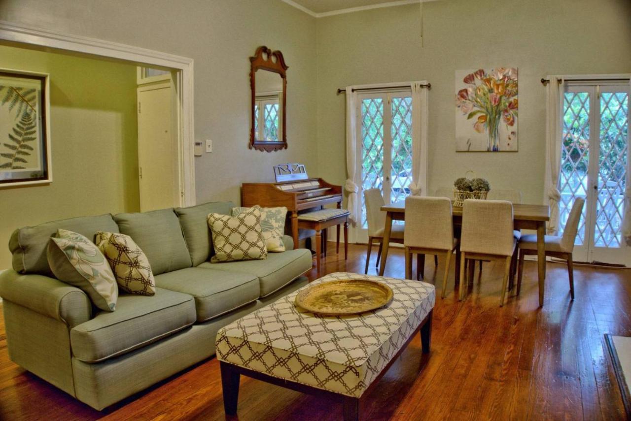 Beautiful 6 Bed, 5 Bath Historic Bed & Breakfast Savannah