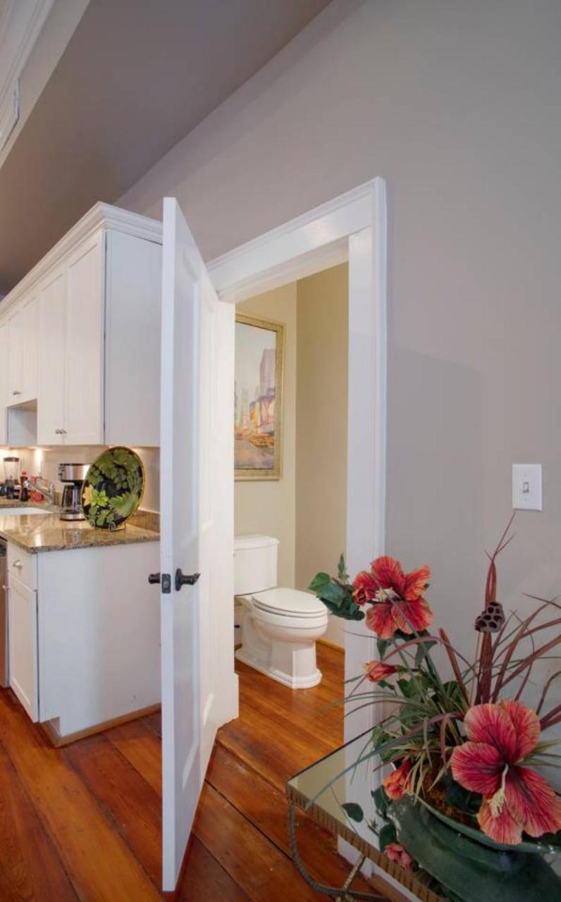 201 York #2 - Newly Renovated Parkside Apt! * Savannah