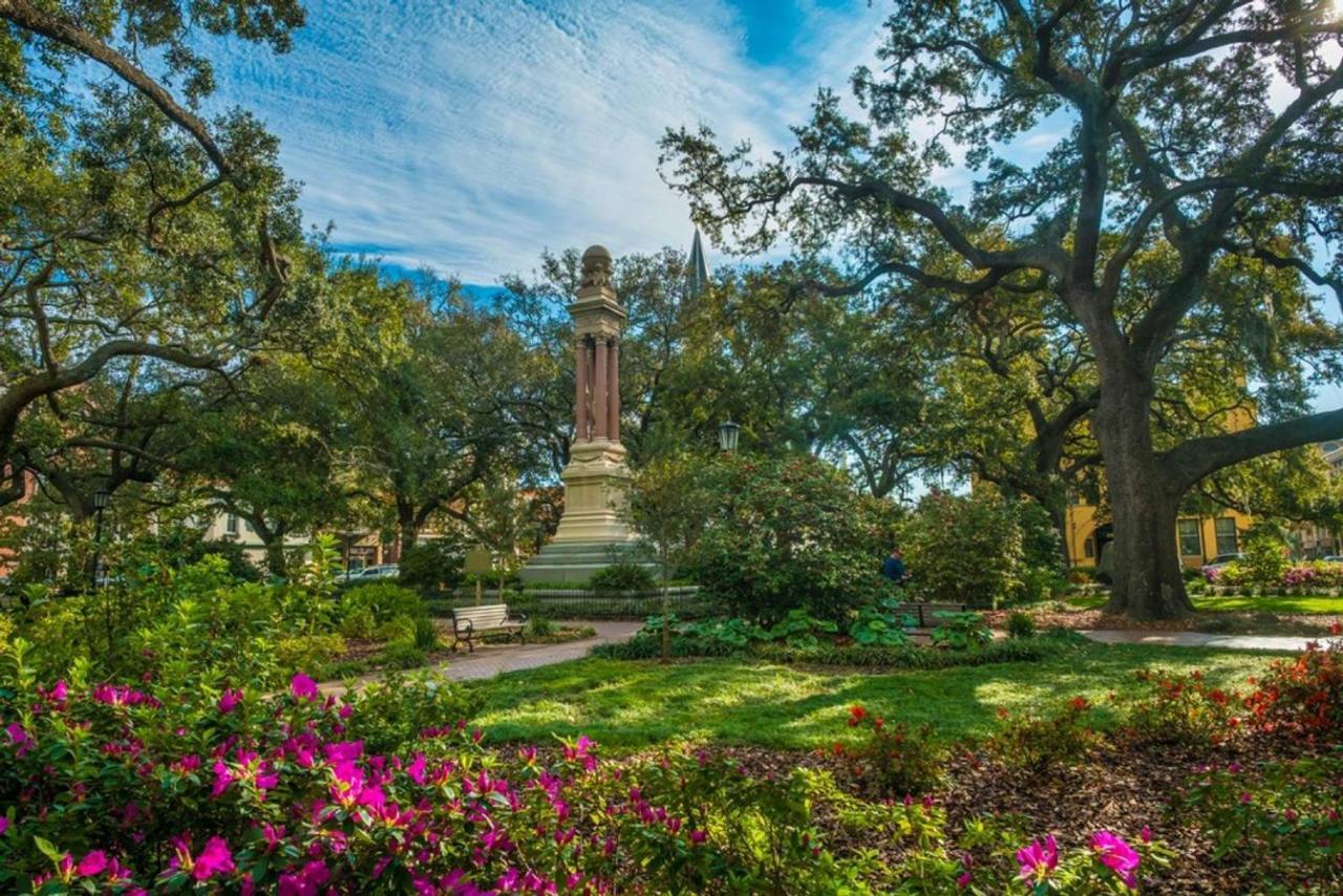 201 York #2 - Newly Renovated Parkside Apt! Savannah