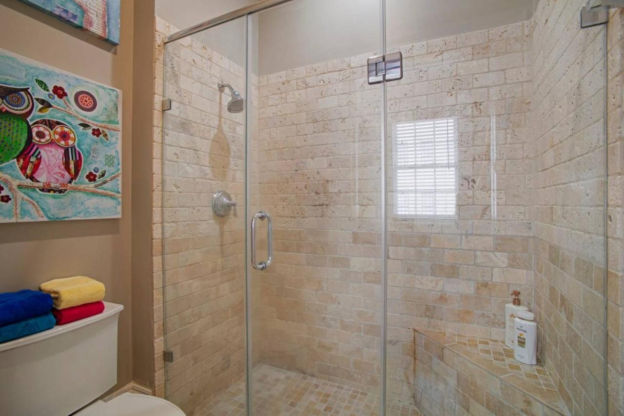 201 York #2 - Newly Renovated Parkside Apt! Savannah