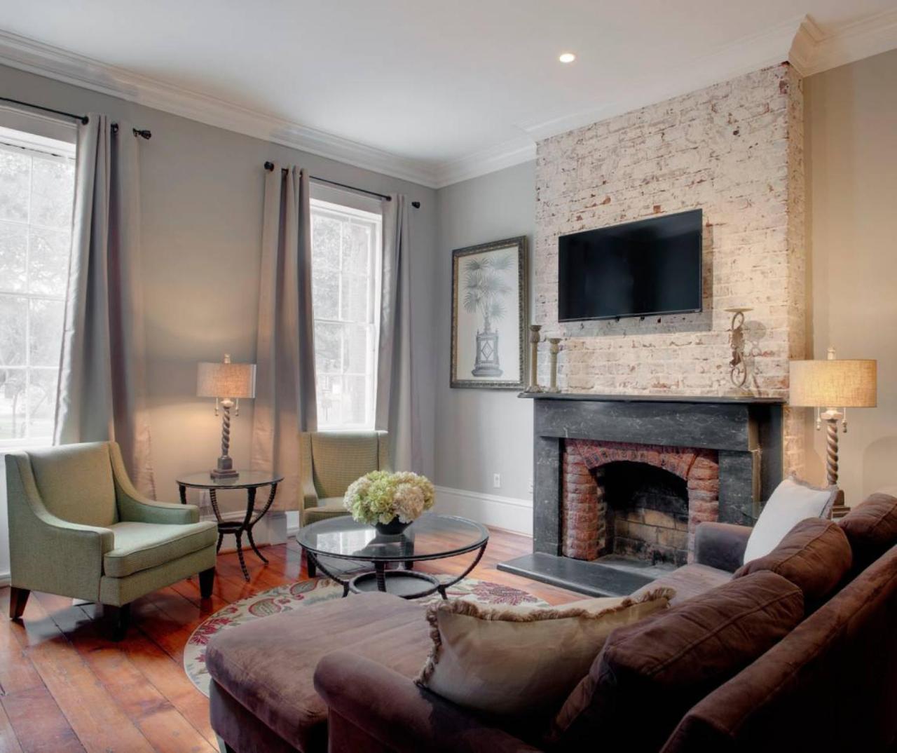 201 York #2 - Newly Renovated Parkside Apt!