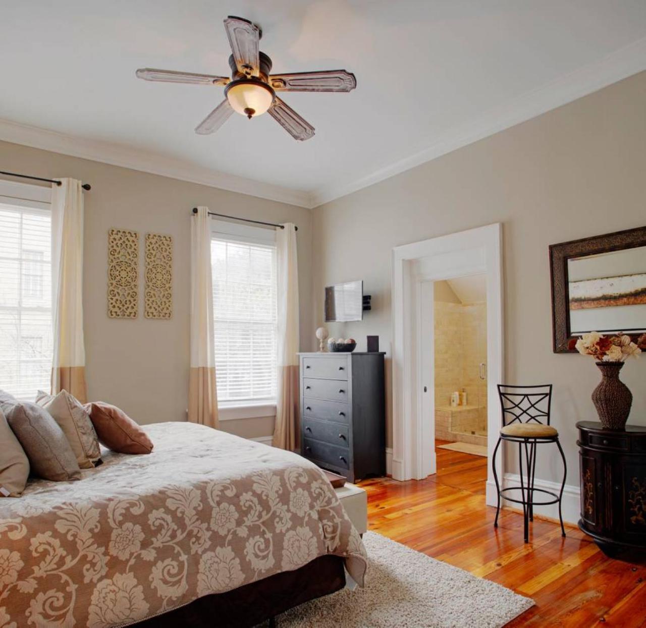 Apartment 201 York #2 - Newly Renovated Parkside Apt! Savannah