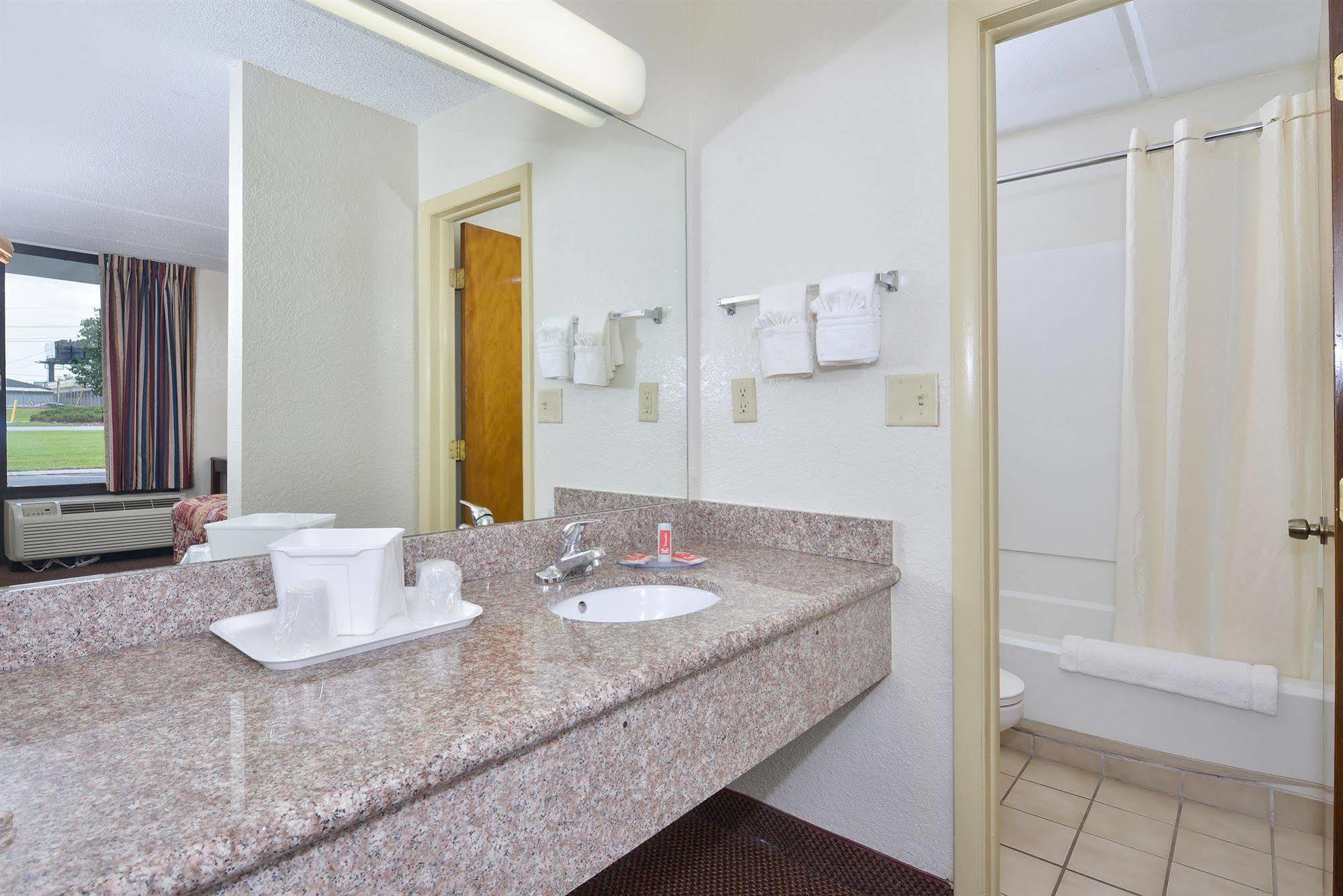 Econo Midtown Motel