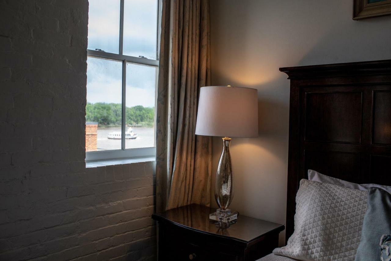 Olde Harbour Inn, Historic Of Collection