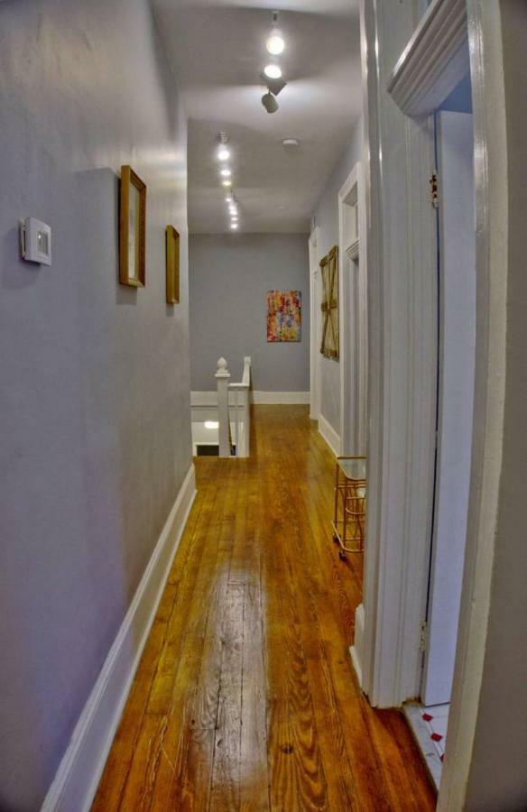 Bed & Breakfast Downtown Oasis