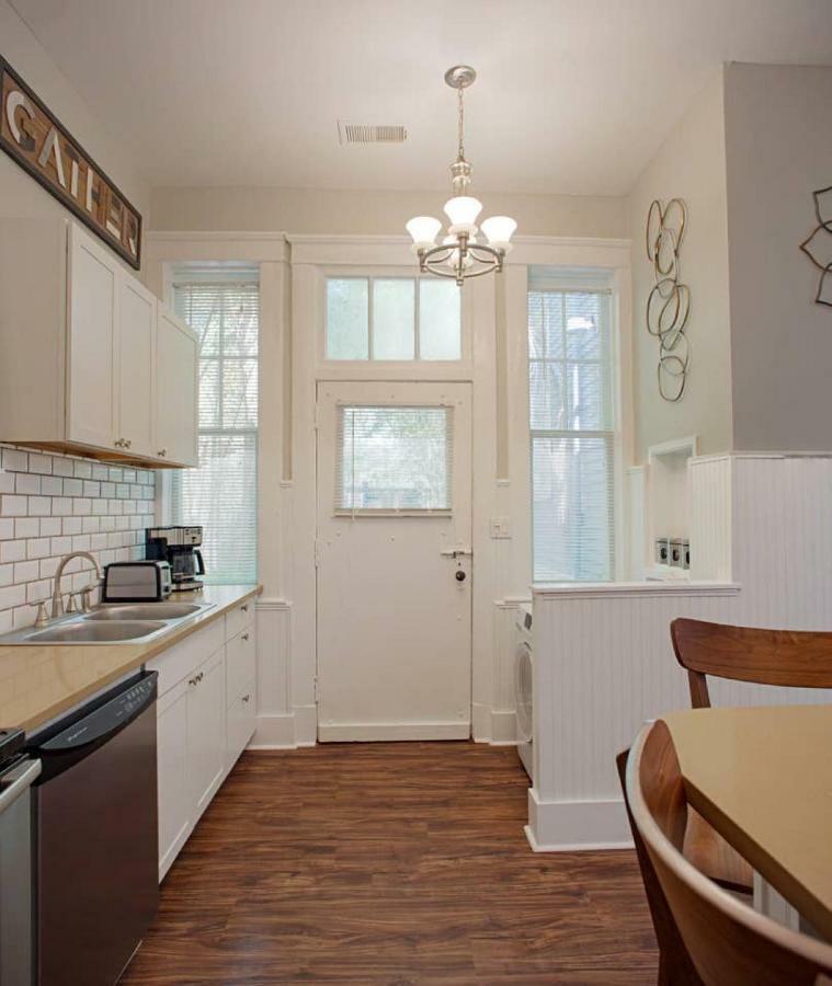 101 E Waldburg - Cozy Just Off Of Forsyth Park Bed & Breakfast