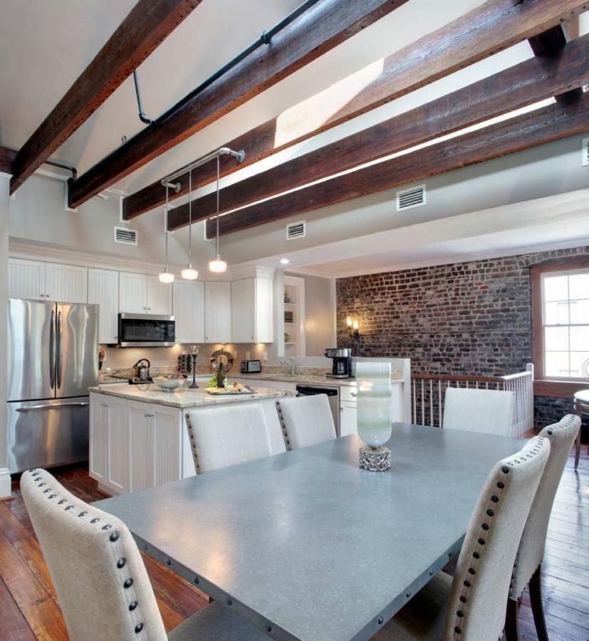 Sprawling Penthouse With Rooftop Deck Blocks From The River Apartment