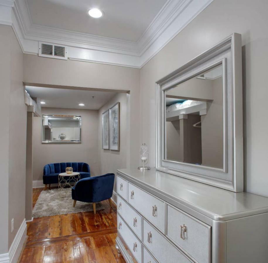 Sprawling Penthouse With Rooftop Deck Blocks From The River * Savannah