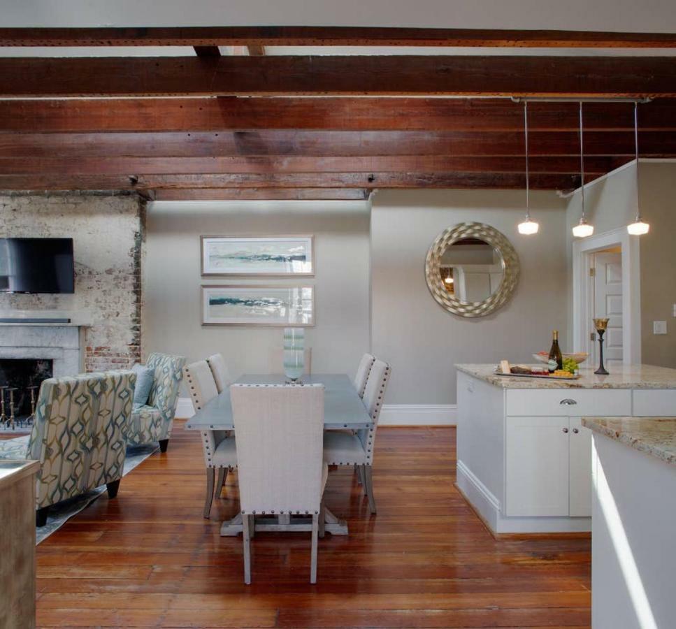 Sprawling Penthouse With Rooftop Deck Blocks From The River * Savannah