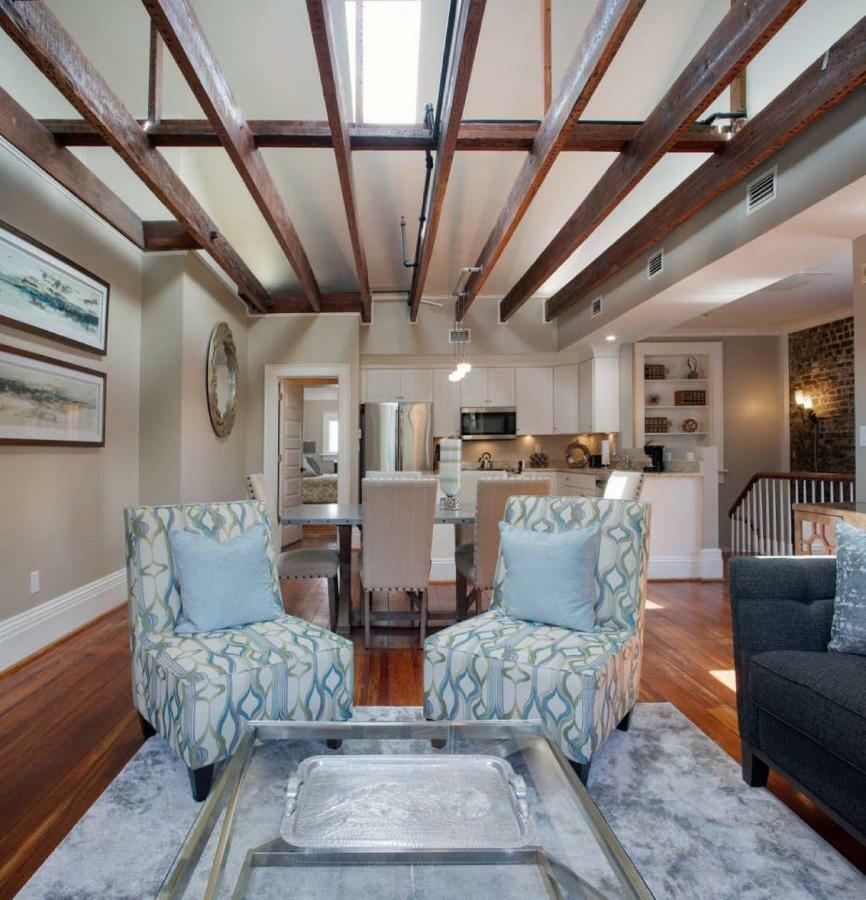 Sprawling Penthouse With Rooftop Deck Blocks From The River Apartment