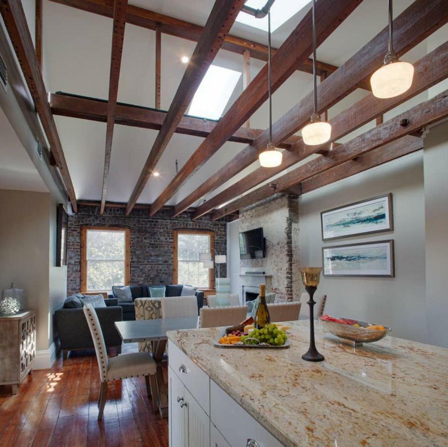 Sprawling Penthouse With Rooftop Deck Blocks From The River *