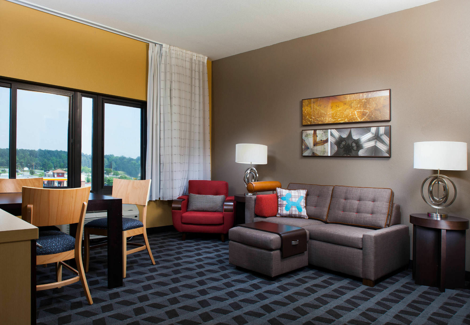 Towneplace By Marriott Airport Hotel