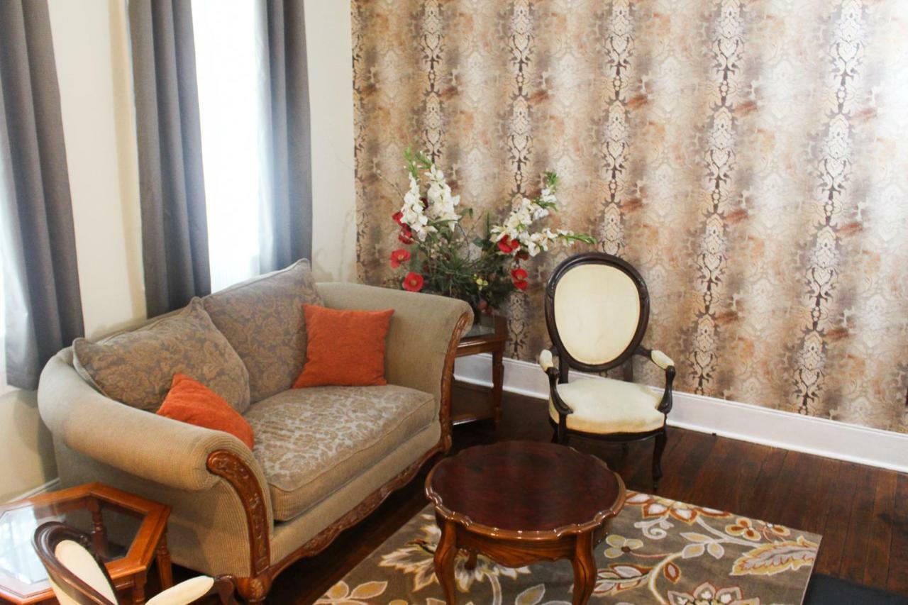 Magic 3-bedroom Townhouse On Forsyth Holiday home Savannah