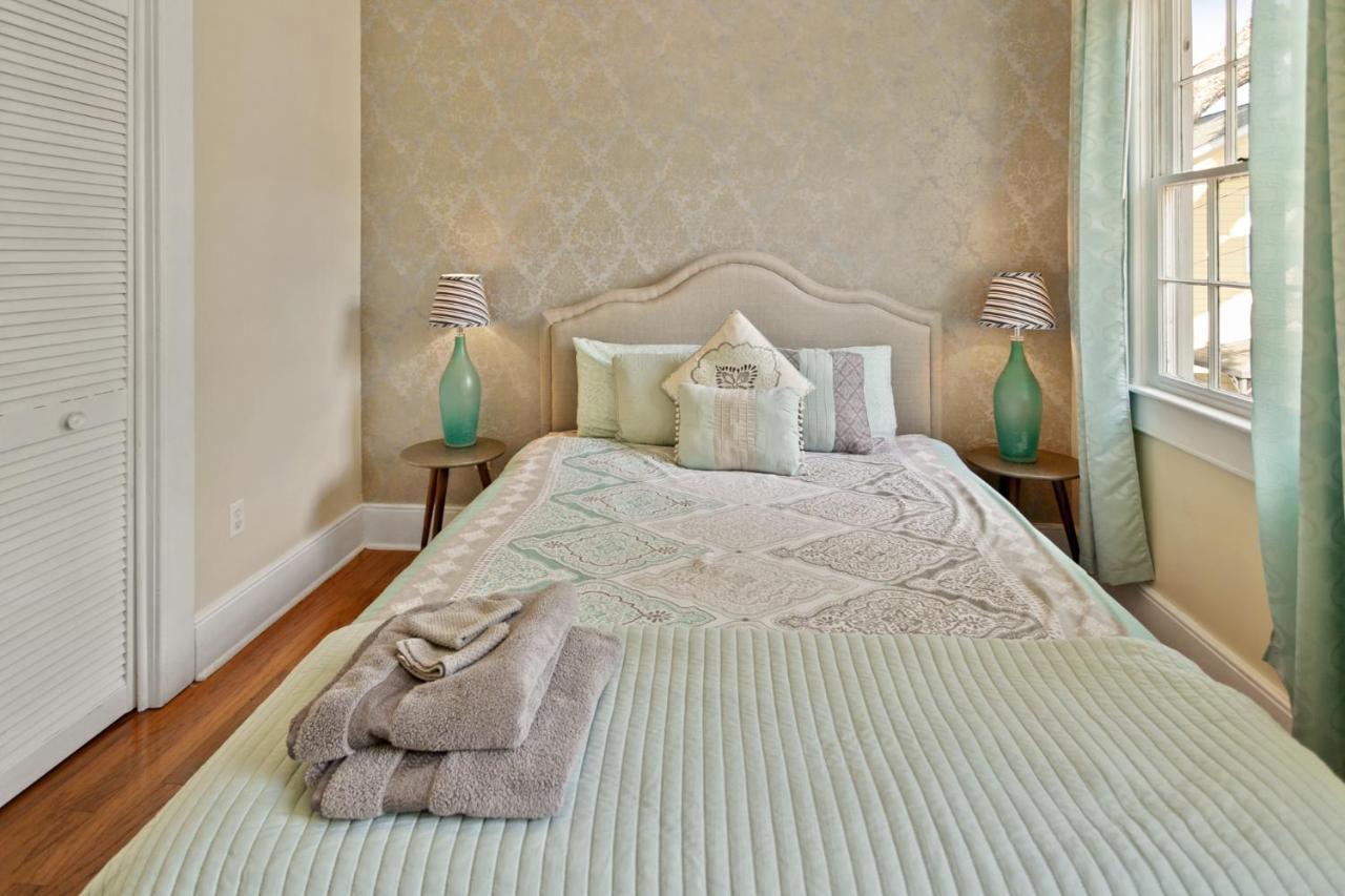 Magic 3-bedroom Townhouse On Forsyth Holiday home Savannah