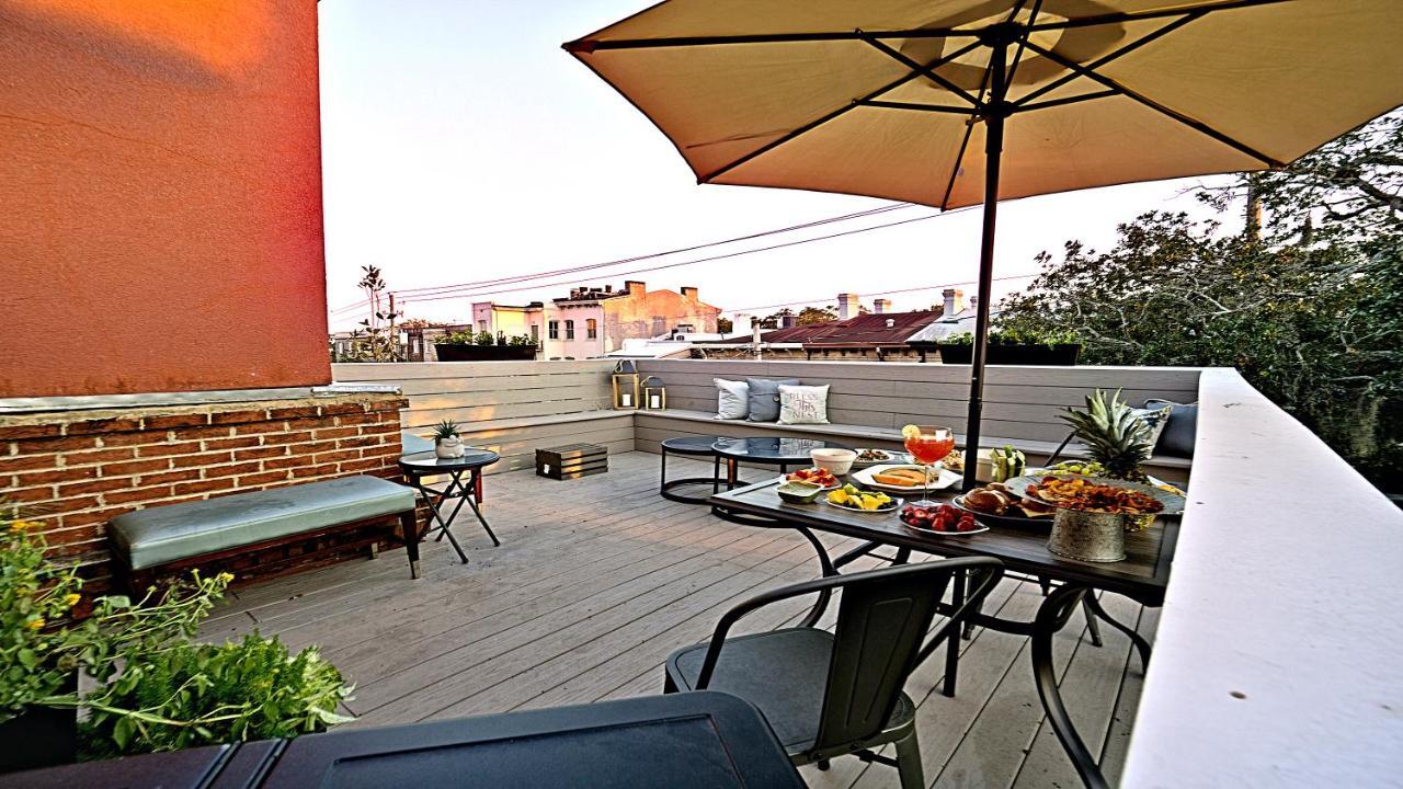 Apartment Sprawling Penthouse With Rooftop Deck Blocks From The River Savannah
