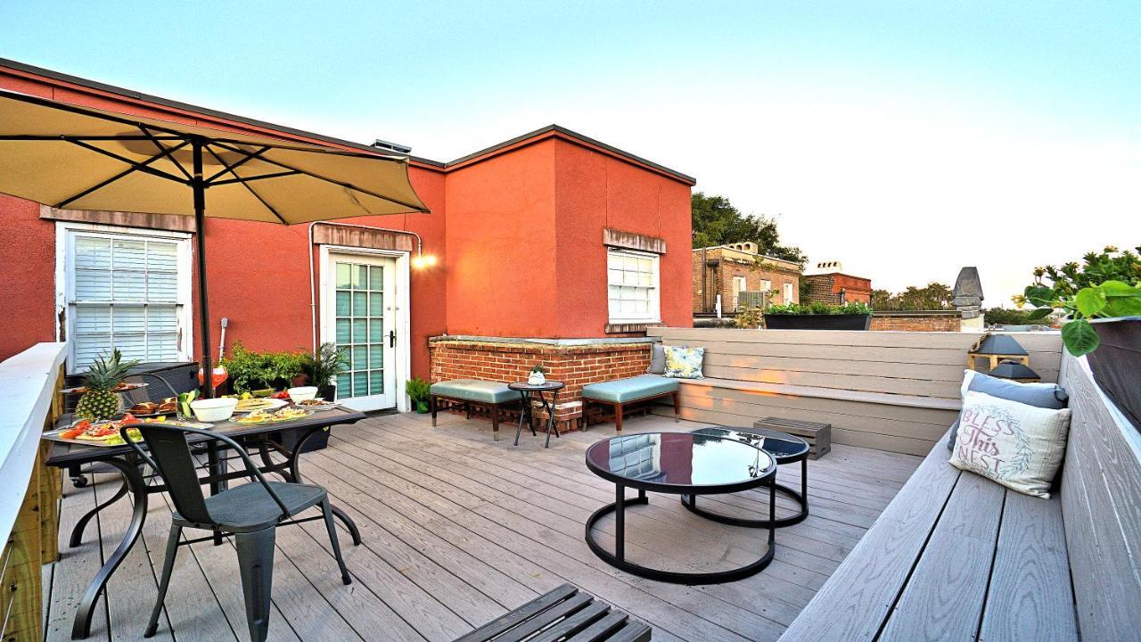 Apartment Sprawling Penthouse With Rooftop Deck Blocks From The River *