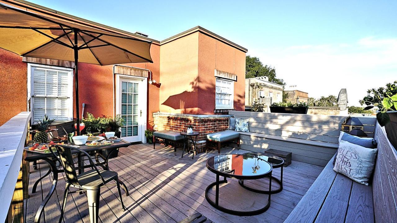 Sprawling Penthouse With Rooftop Deck Blocks From The River * Savannah