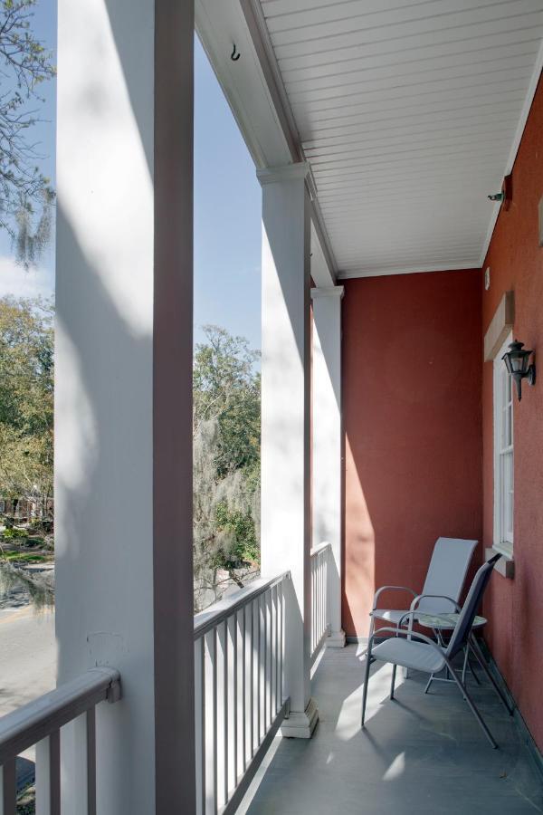 201 York #2 - Newly Renovated Parkside Apt! * Savannah