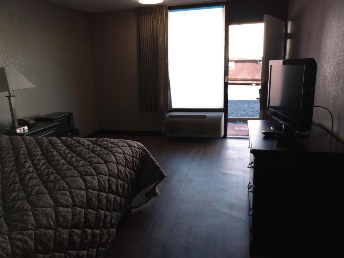 Gateway Motel 2*