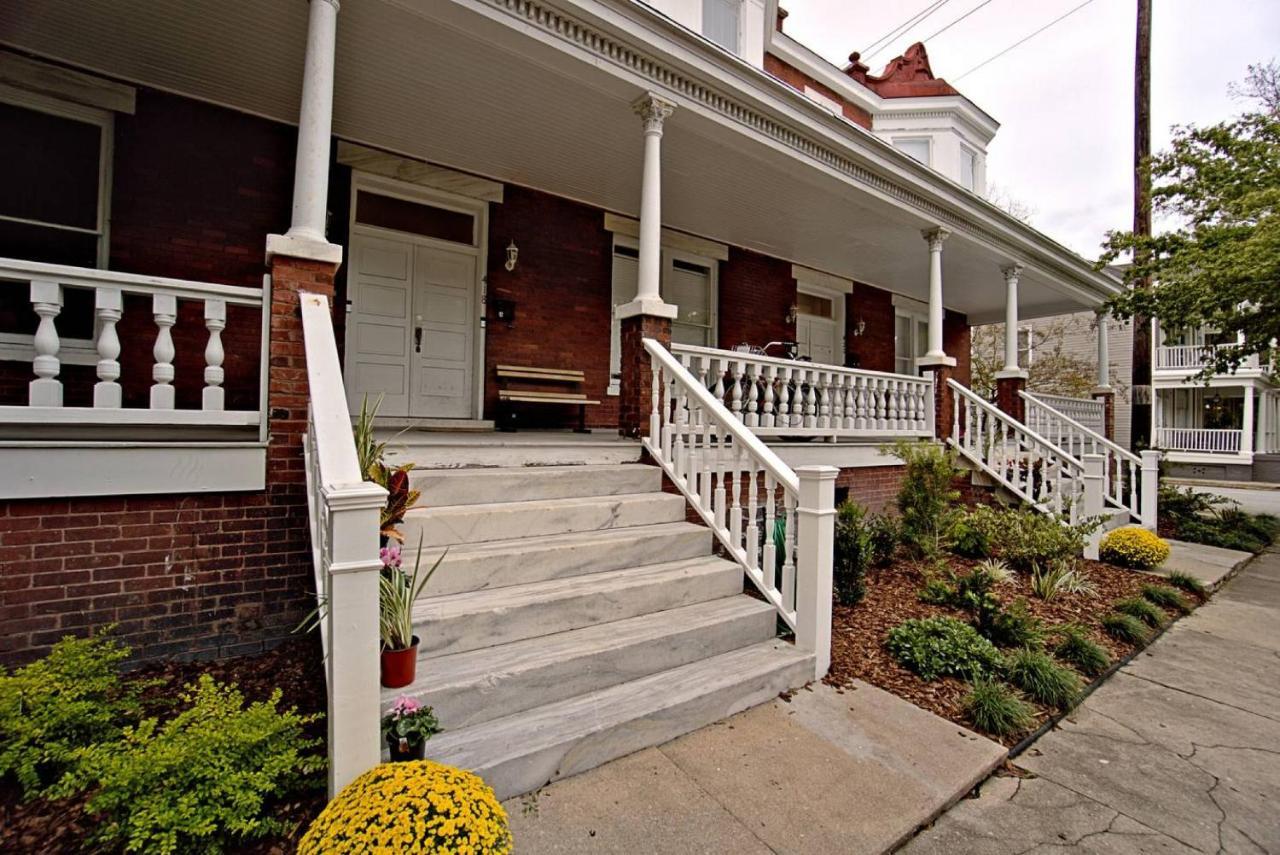 4 Bedroom Beauty In Historic Building Holiday home Savannah