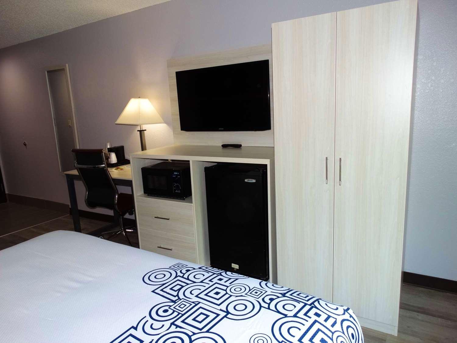 Hotel Days By Wyndham Gateway I-95 Savannah