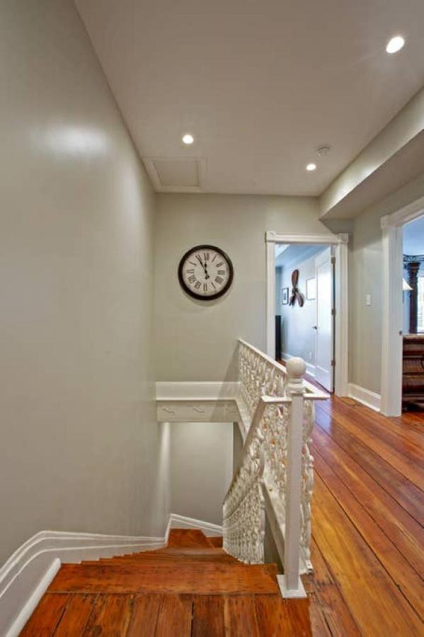 Newly Renovated 4 Bed 3 Bath And 2 Parking Spots Holiday home