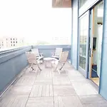 Top-Floor 2 Bedroom In Downtown Savannah