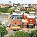 Top-Floor 2 Bedroom In Downtown Savannah