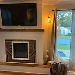 Cozy Savannah Cottage-Modern Comforts, Warm Charm