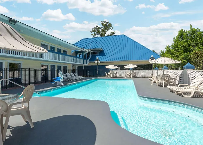 Days Inn By Wyndham Savannah Airport