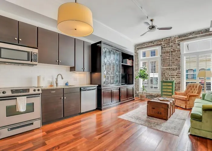 Knockout Loft- Near Plant Riverside
