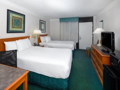 Super 8 By Wyndham Savannah *