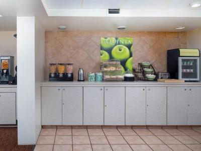 Super 8 By Wyndham Savannah Lodge Savannah