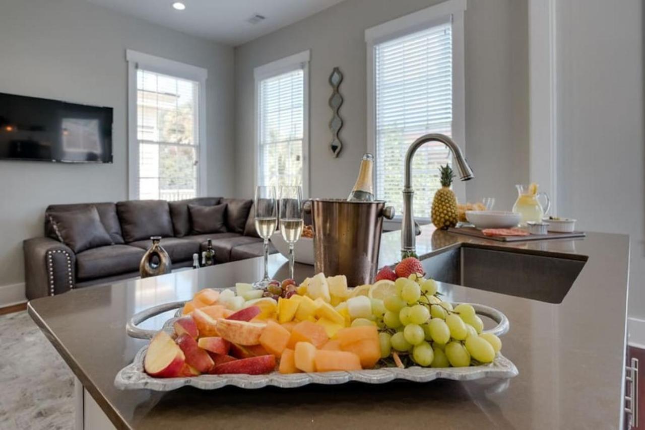 111 Waldburg Street Beautifully Renovated Historic 5 Bedroom 5 Bath Bed & Breakfast Savannah