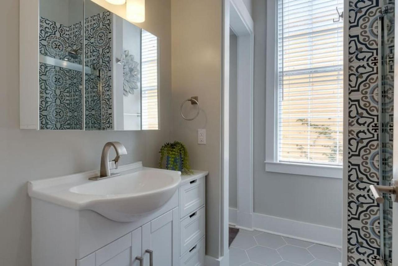 111 Waldburg Street Beautifully Renovated Historic 5 Bedroom 5 Bath Bed & Breakfast Savannah