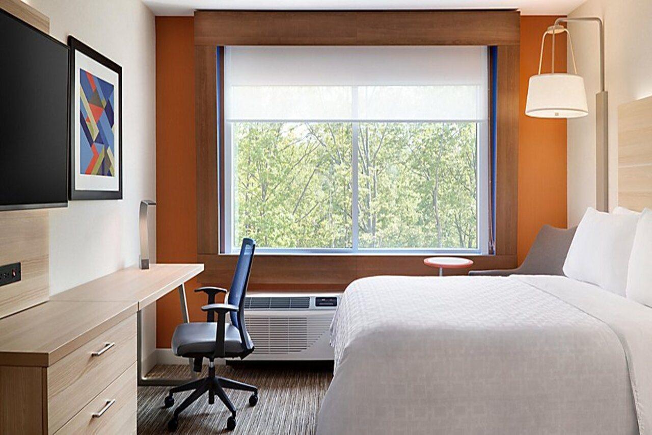 Hotel Express & - W - Chatham Parkway By Ihg 3*