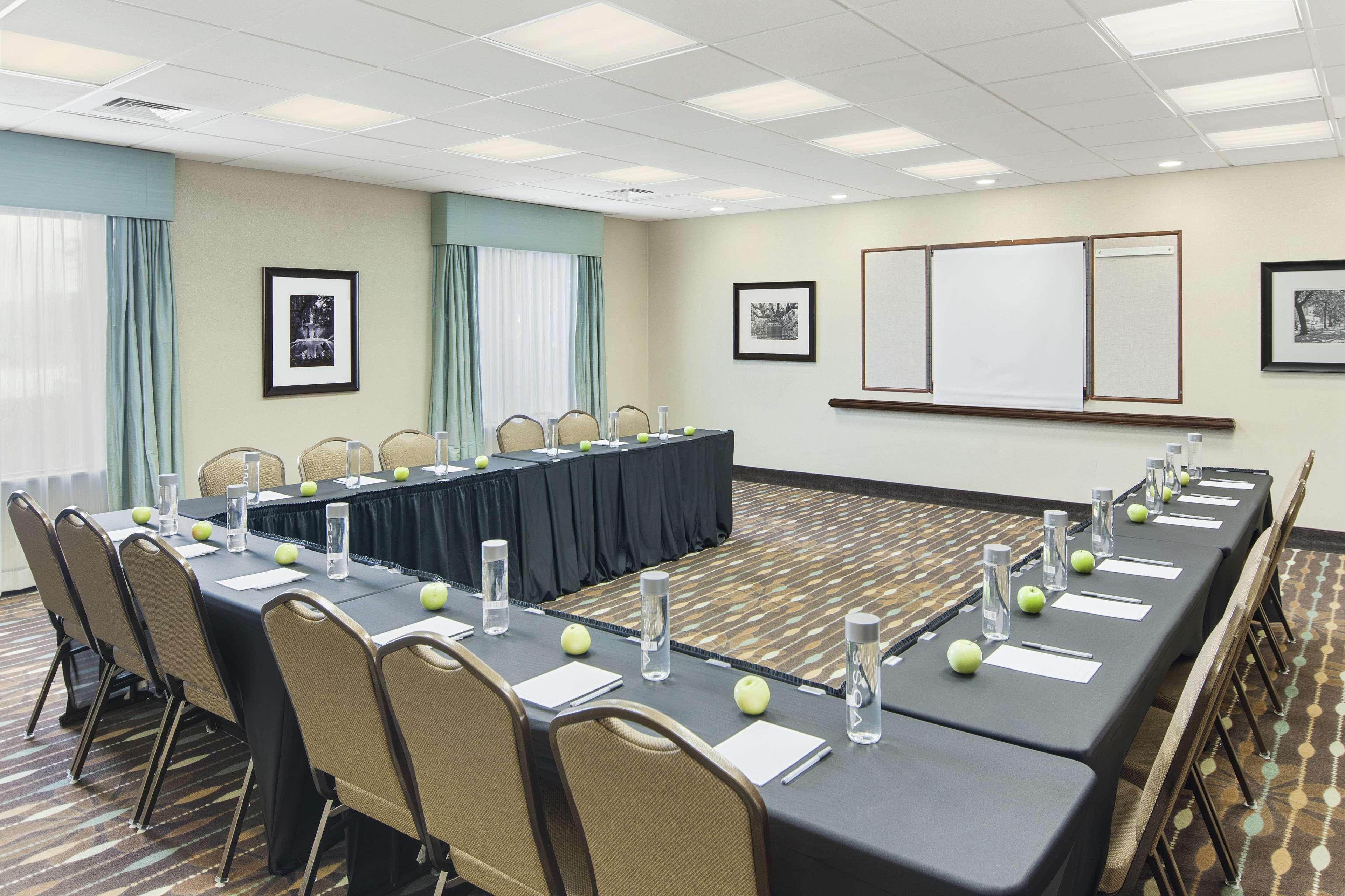 Hampton & Savannah-airport Hotel 2*