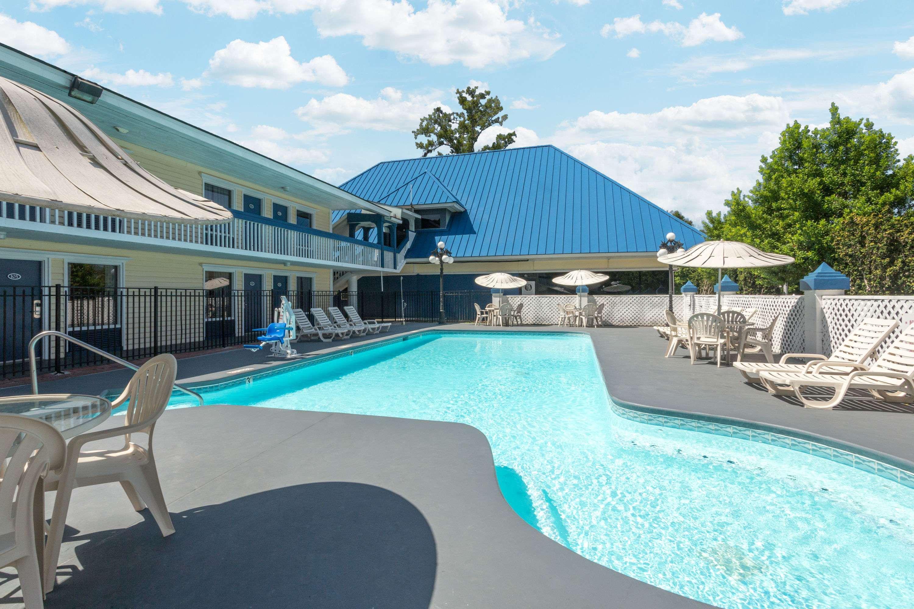 Days By Wyndham Airport