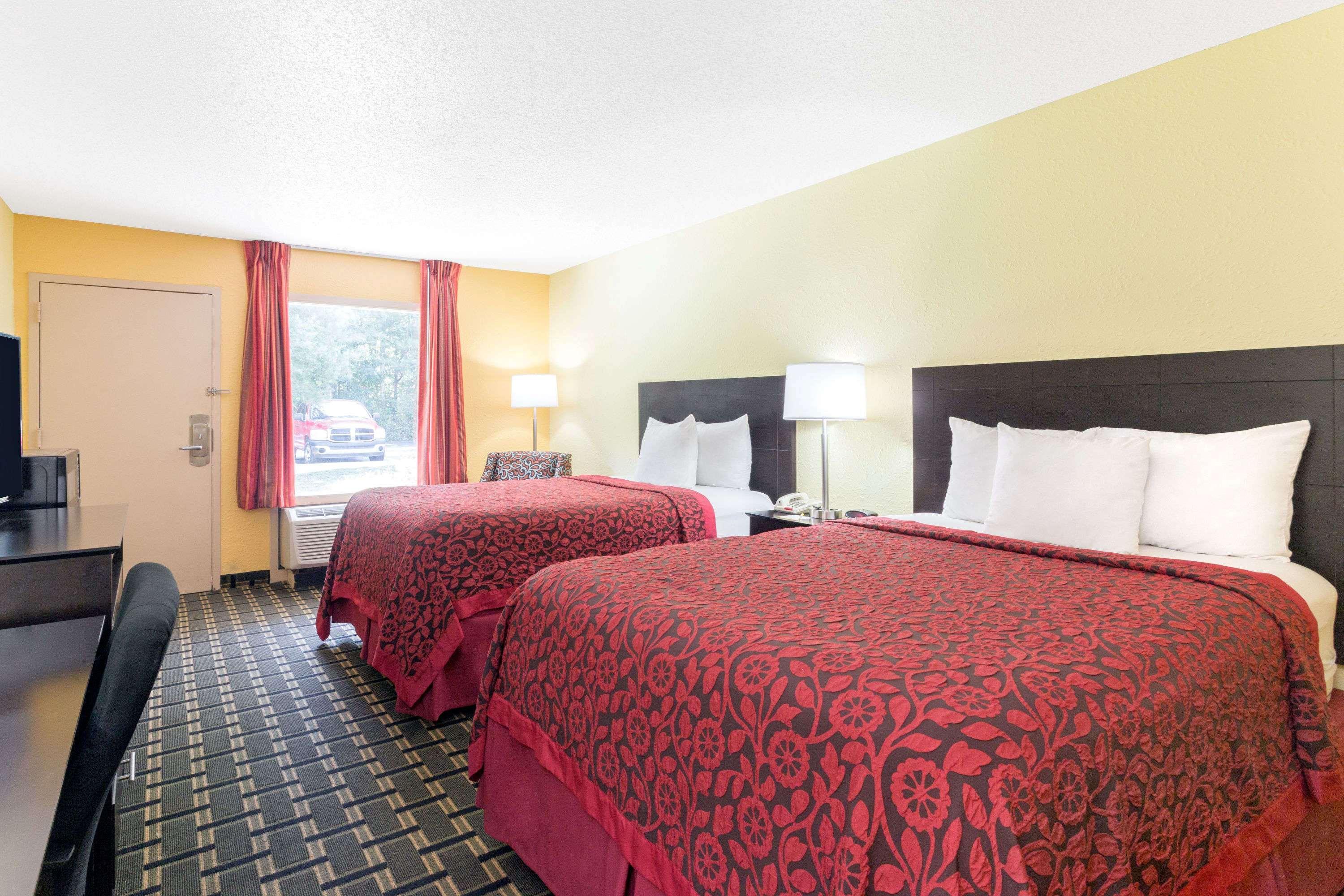 Days By Wyndham Airport 2*
