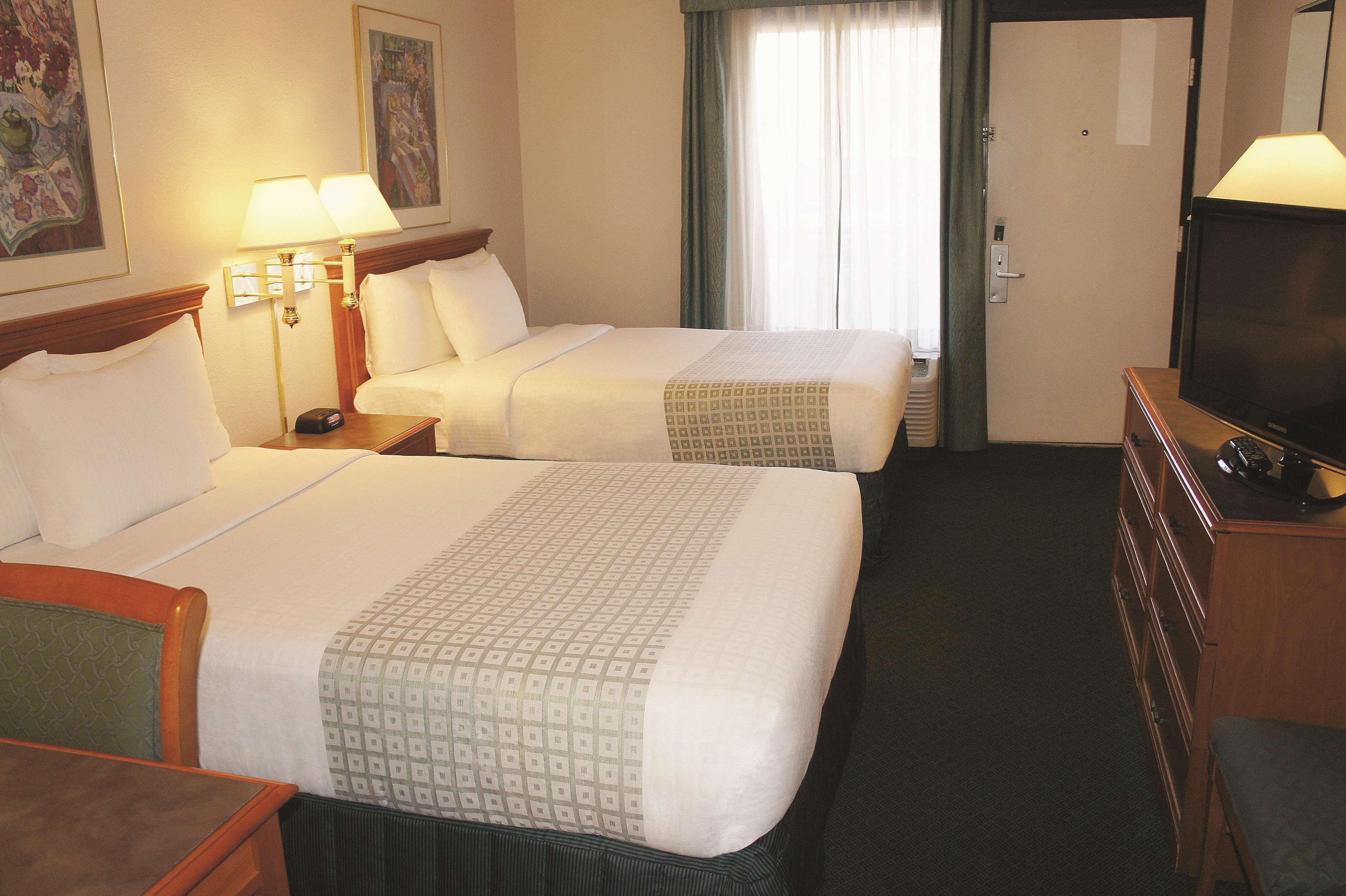 Super 8 By Wyndham Savannah * Savannah