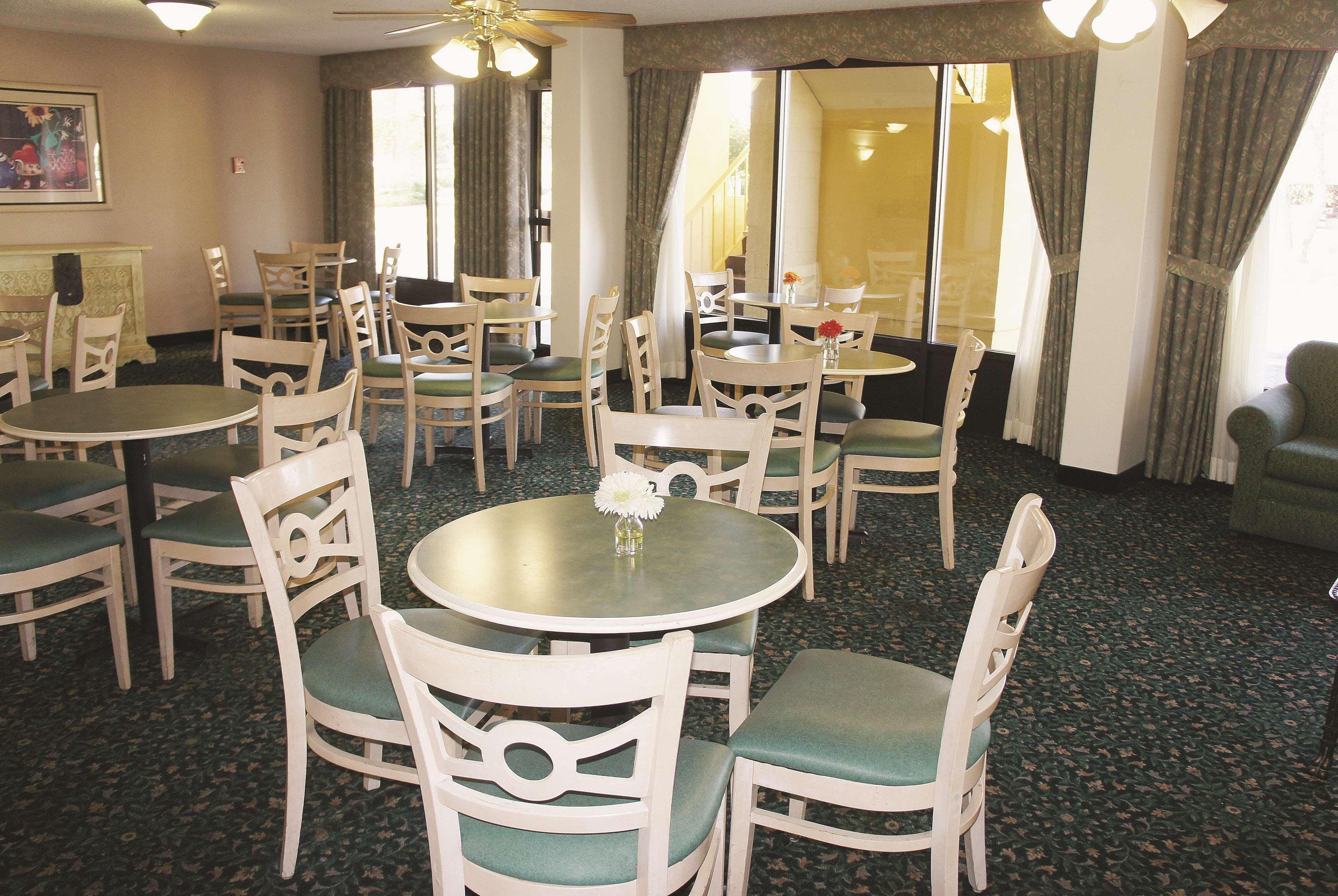 Super 8 By Wyndham Savannah
