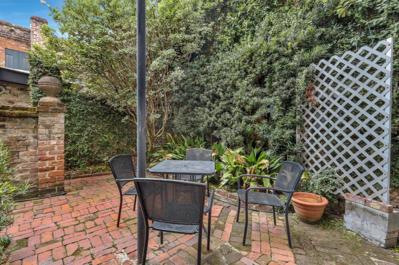 Stays Garden On Chatham Square Savannah