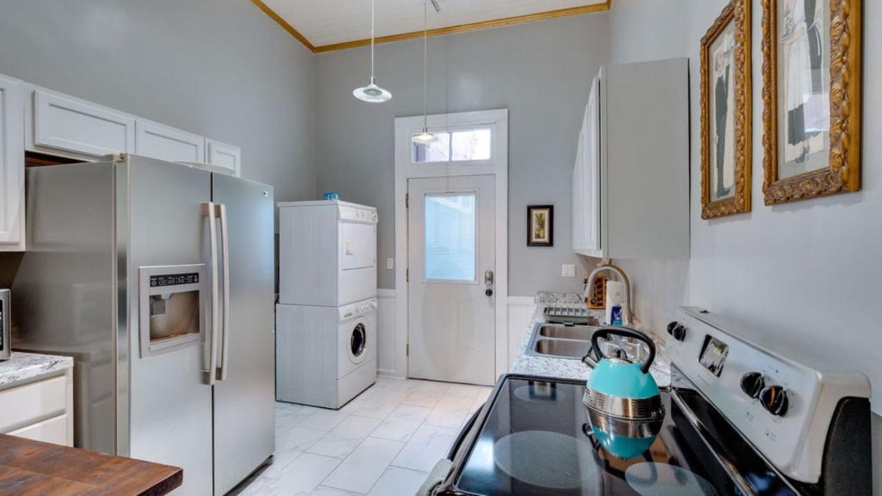 Elegant 2 Bed Directly On Forsyth Park Apartment Savannah