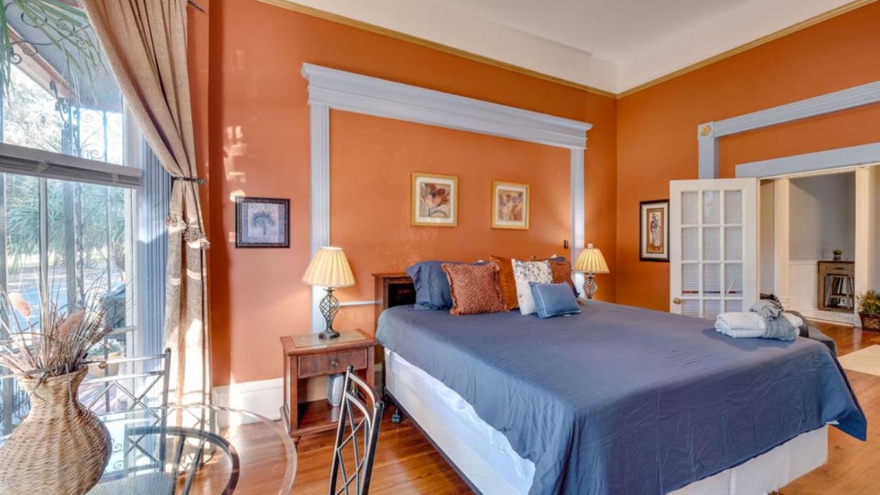 Elegant 2 Bed Directly On Forsyth Park Apartment