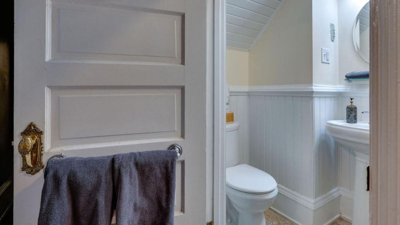 Elegant 2 Bed Directly On Forsyth Park * Savannah