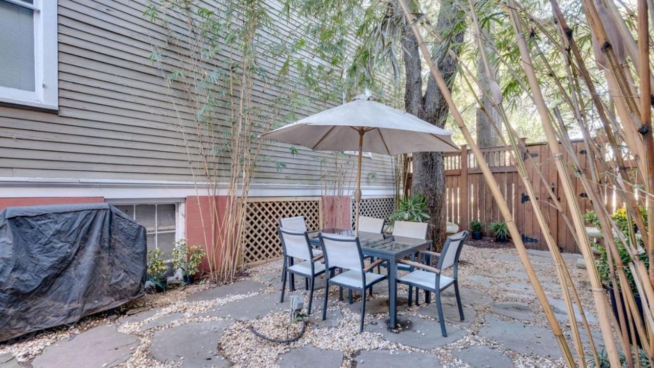 Elegant 2 Bed Directly On Forsyth Park *